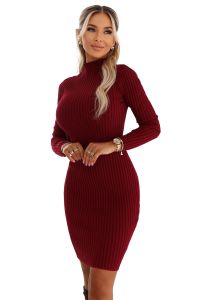  652-1 Elegancka dopasowana sukienka sweterkowa z golfem, pięknie podkreślająca sylwetkę - bordo 