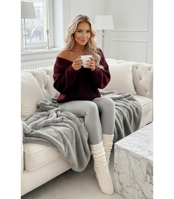  661-1 Ciepły sweter oversize o mięsistym splocie i dekolcie V - bordowy 