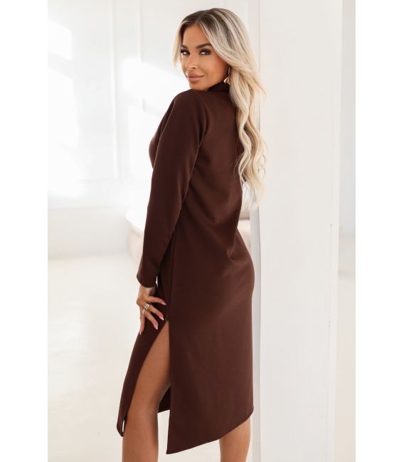  649-1 Elegancka sukienka midi z kołnierzykiem i rozcięciem z boku - czekoladowa 